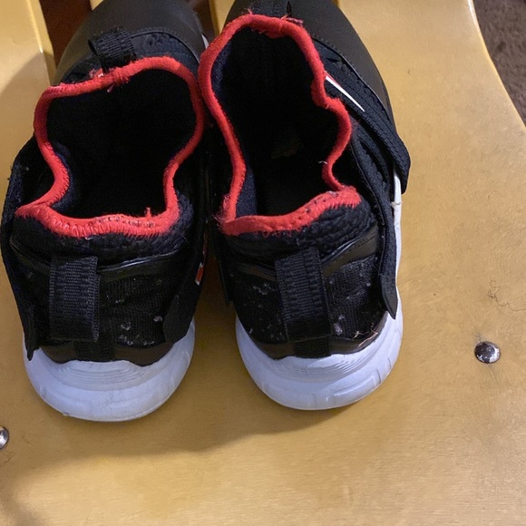 Red black and white Lebron James - Picture 4 of 4